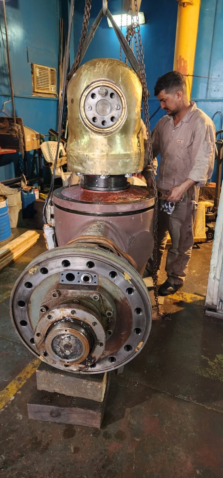 Thruster unit on the stand during overhaul